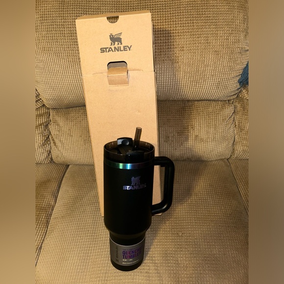 Black chroma 40oz Stanley - Picture 2 of 2
